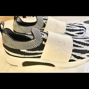 New Mark Nason Sport Knit Shoes Zebra Print Size 7.5